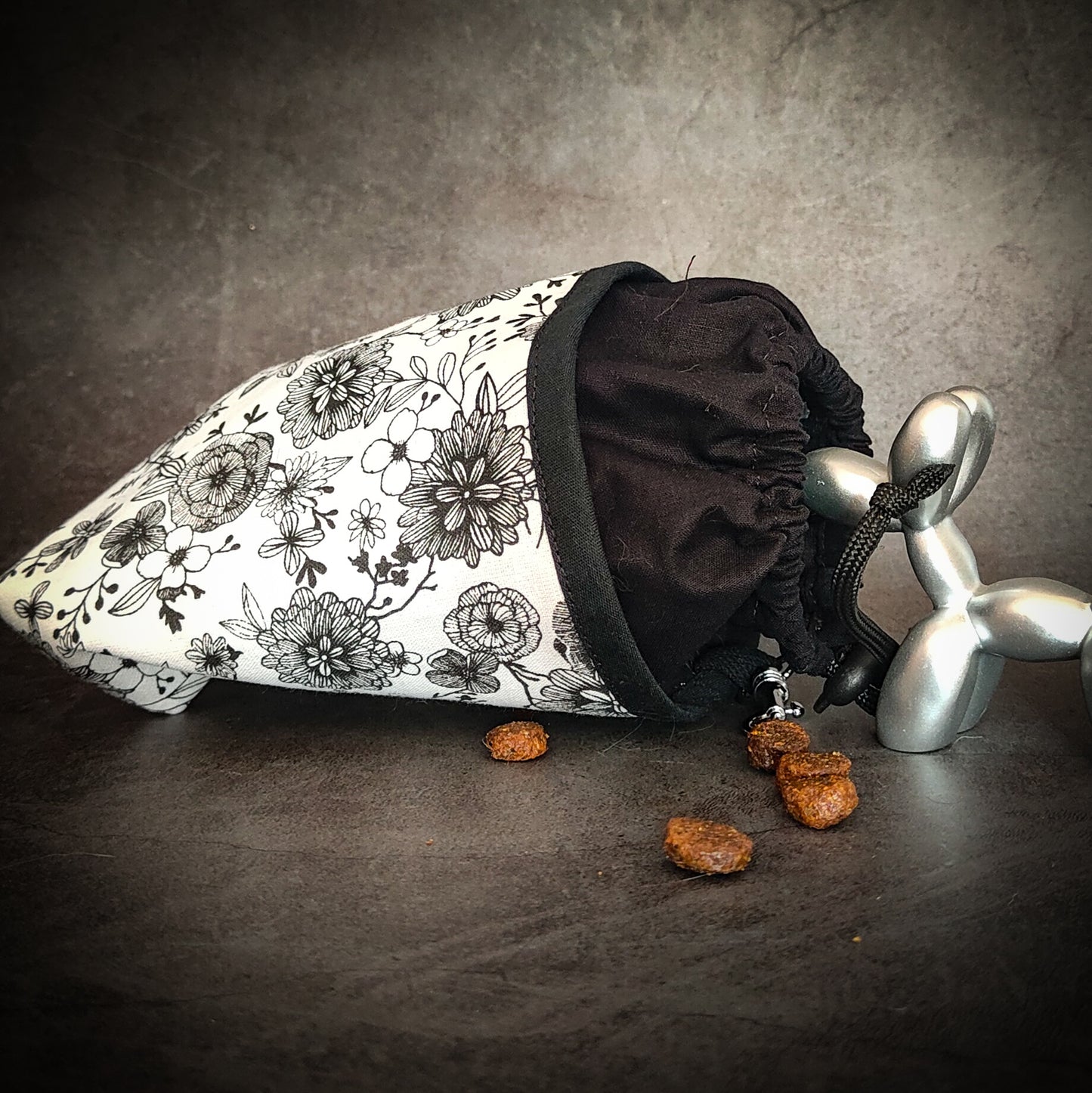 Collier pour chien pivoine noir et blanc