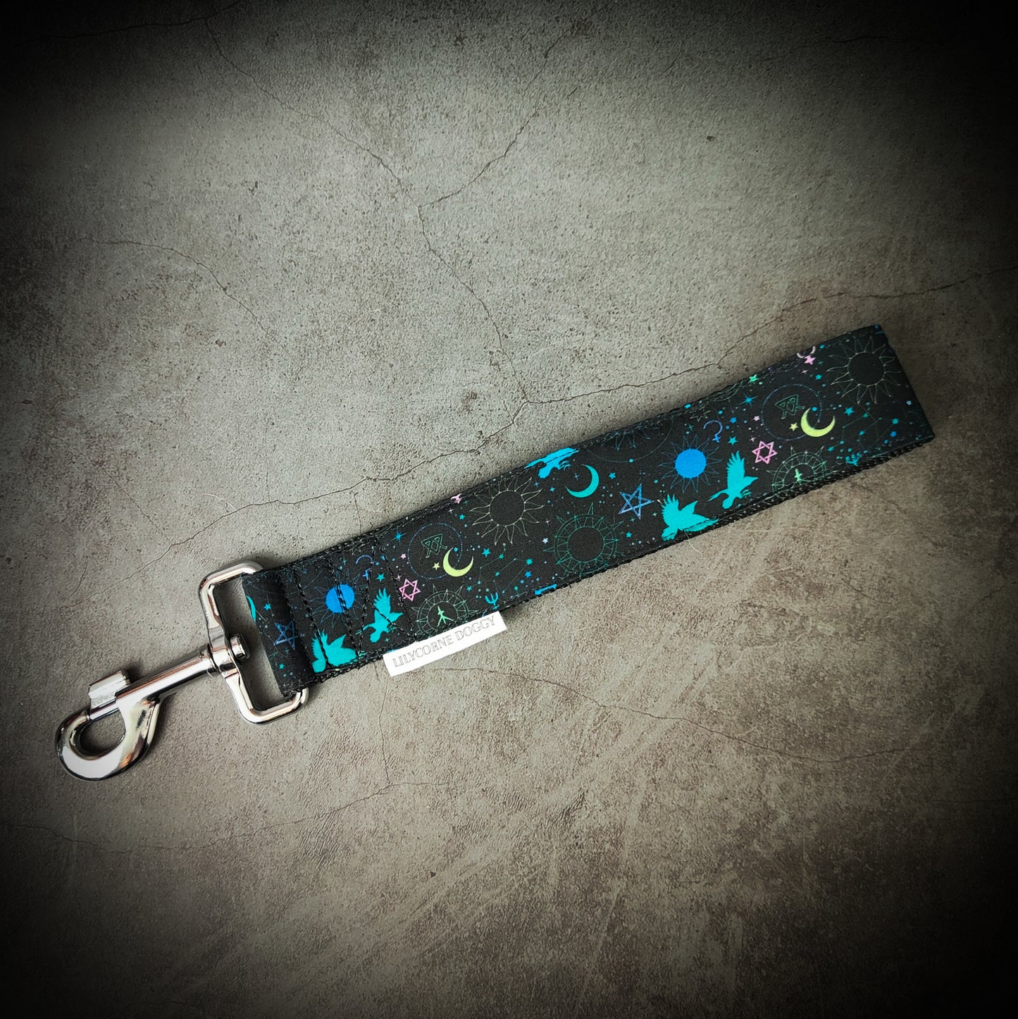 Collier pour chien atypique : L'Envol des Runes